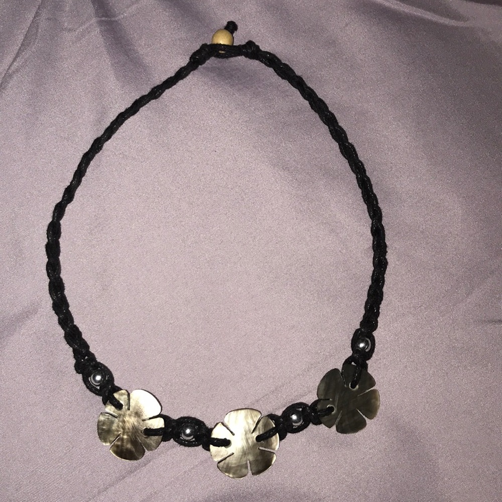 Mother of pearl tri flower necklace